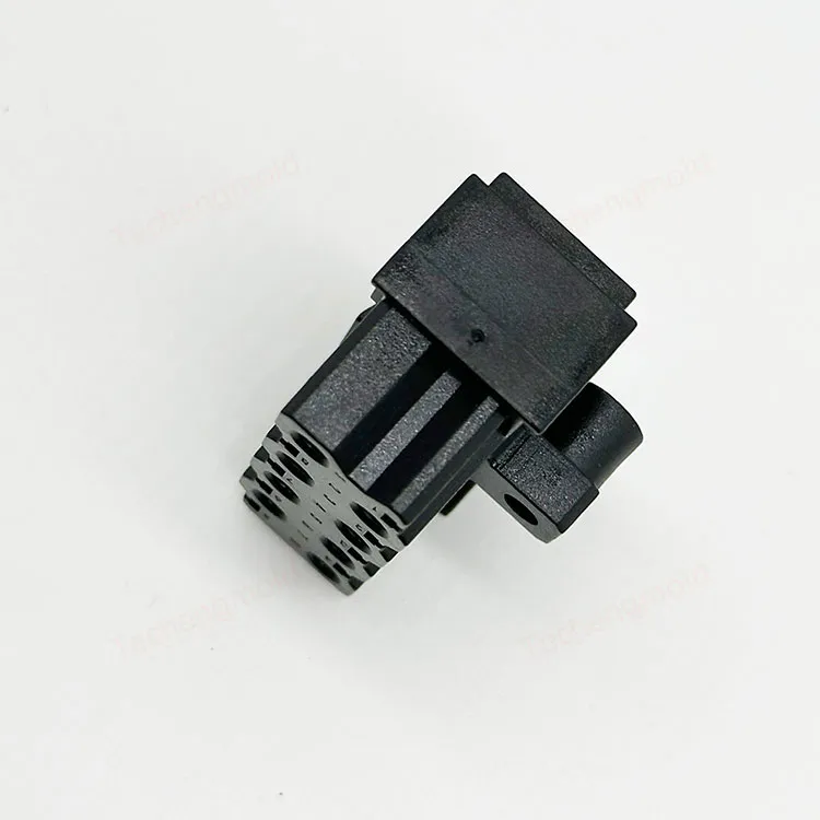 特诚科技LCP精密注塑件实拍 4
